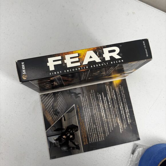 F.E.A.R.: First Encounter Assault Recon FEAR (PC, 2005) - Complete BIG BOX - Picture 7 of 9